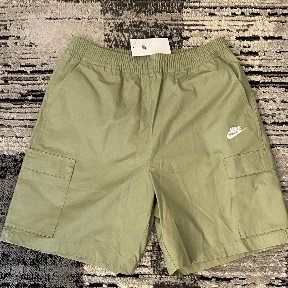 New Men’s Nike Club Woven Cargo Shorts Green Medium